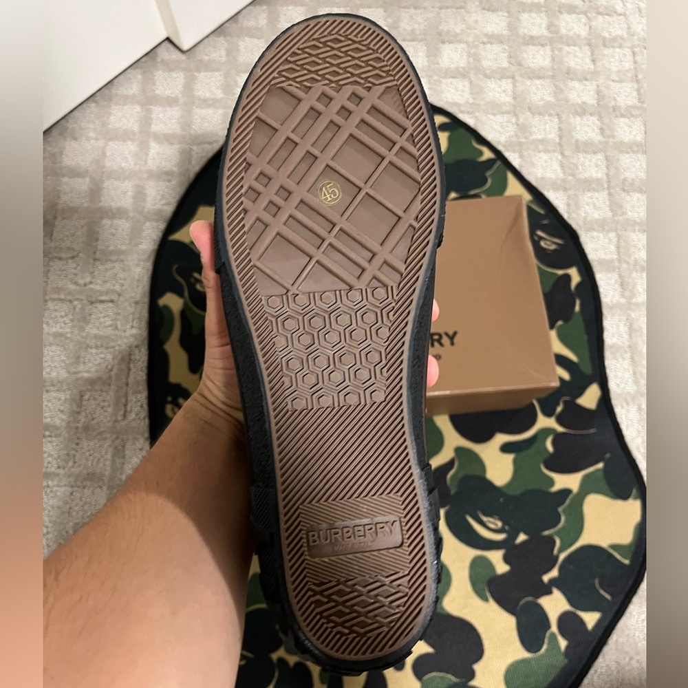 Burberry shoes - Picture 5 of 6